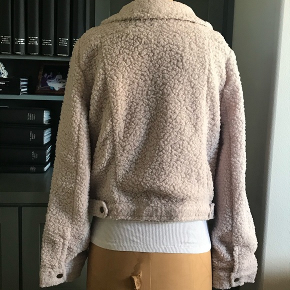Button Button Down Sherpa Jacket - Picture 5 of 6
